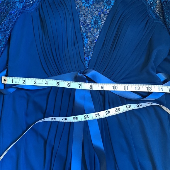 Petite Alex Evenings, blue, formal dress size 4P. - Picture 14 of 14